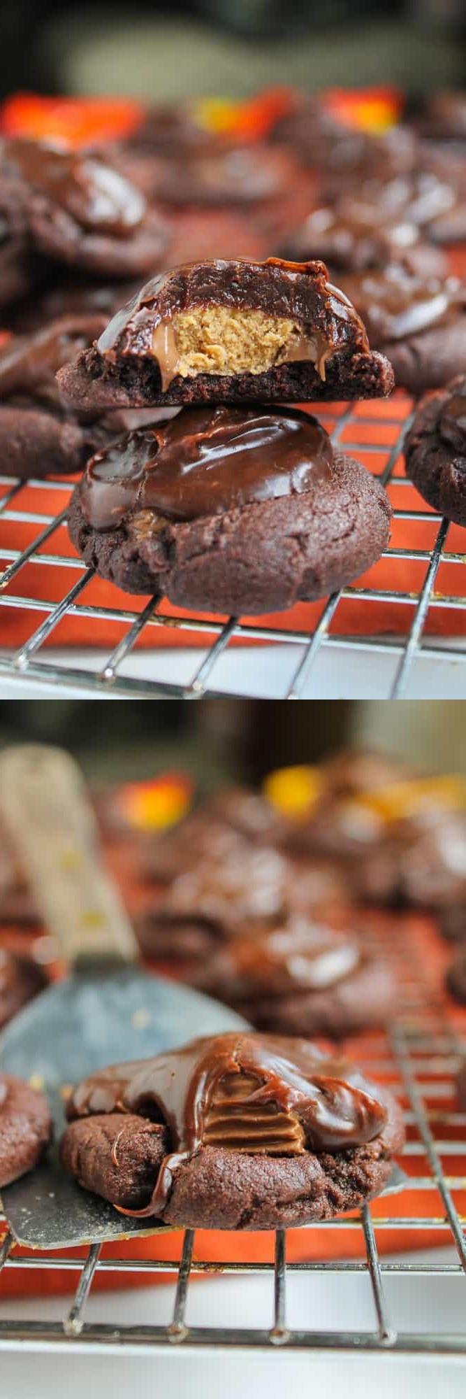 Θαμμένα Μπισκότα Reese's 2 Πλούσια σοκολατένια μπισκότα με Reese's και γλάσο
