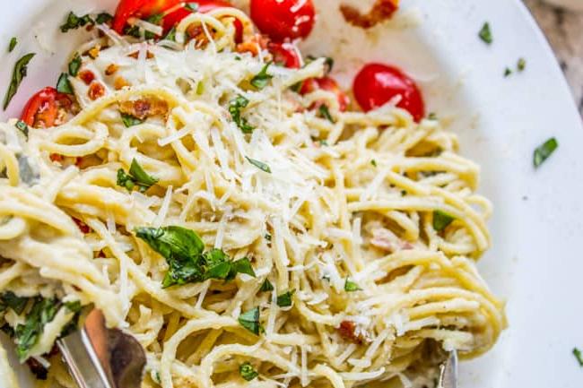 Κρεμώδης Σάλτσα Caulifredo (Σάλτσα Κουνουπιδιού Αλφρέντο) από το The Food Charlatan
