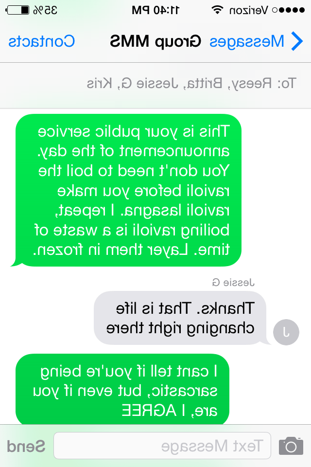 Μια συζήτηση σε μήνυμα για την παρασκευή λαζάνια ραβιόλια.