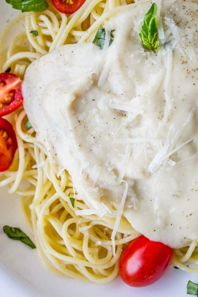 Σάλτσα Caulifredo σε ζυμαρικά πριν την προσθήκη μπέικον