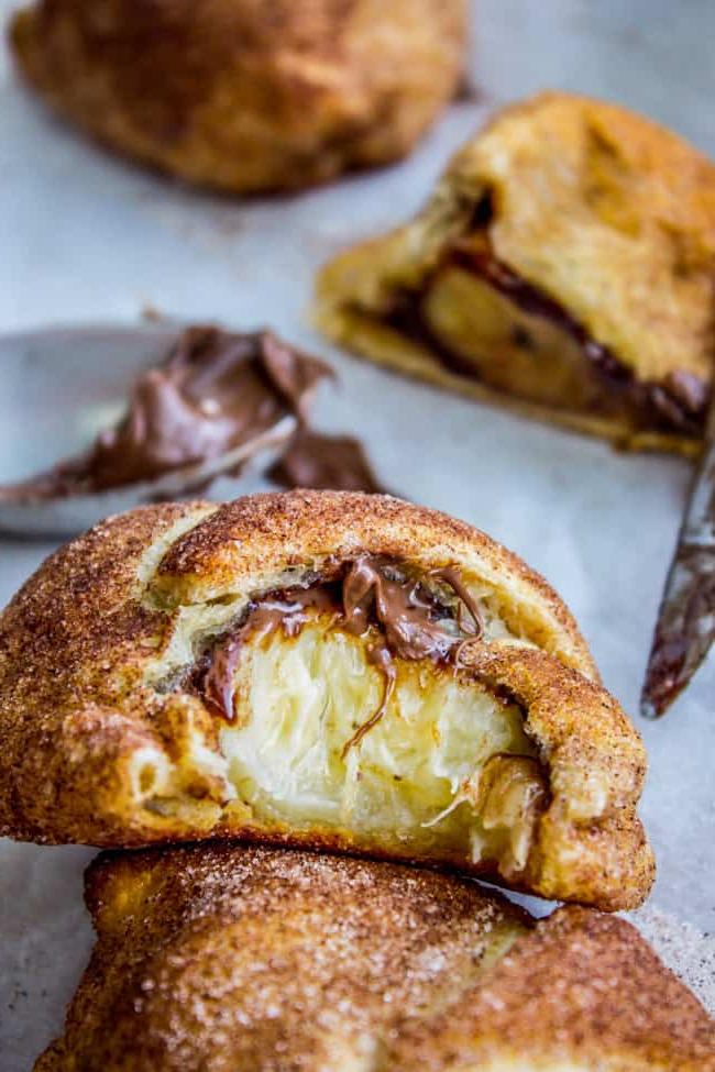 Γεμιστά Κρουασάν με Νουτέλα και Μπανάνα 10 Nutella and Banana Stuffed Crescent Rolls from The Food Charlatan