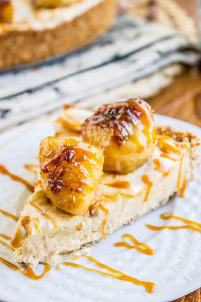 Κρεμώδες Salted Caramel Cheesecake με Γαρνιτούρα Μπανάνας