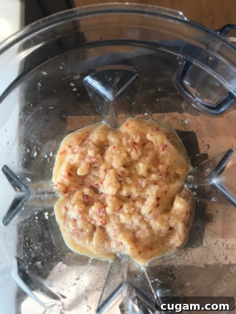 Homemade Sugar-Free Applesauce 8 5-Minute Healthy Applesauce in a bowl.